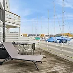 Дом отдыха Cozy Ground-floor With Sea View Oer Maritime Village